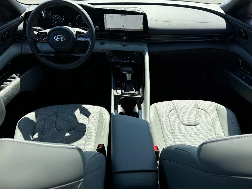 2025 Hyundai Elantra Limited - Photo 7