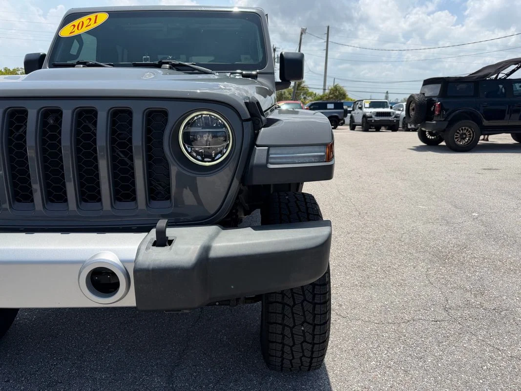 Used 2021  Jeep Rubicon 4x4 image 3