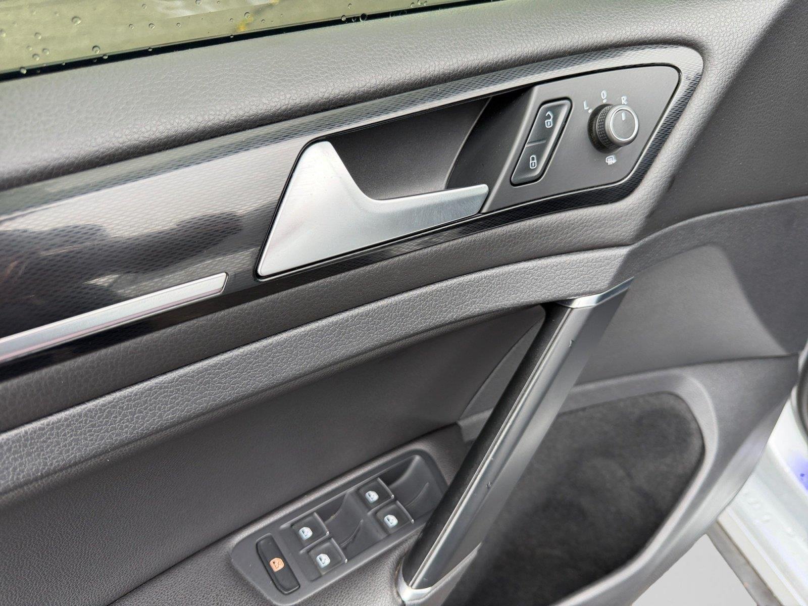 Used 2017 Reflex Silver Metallic Volkswagen Autobahn image 15