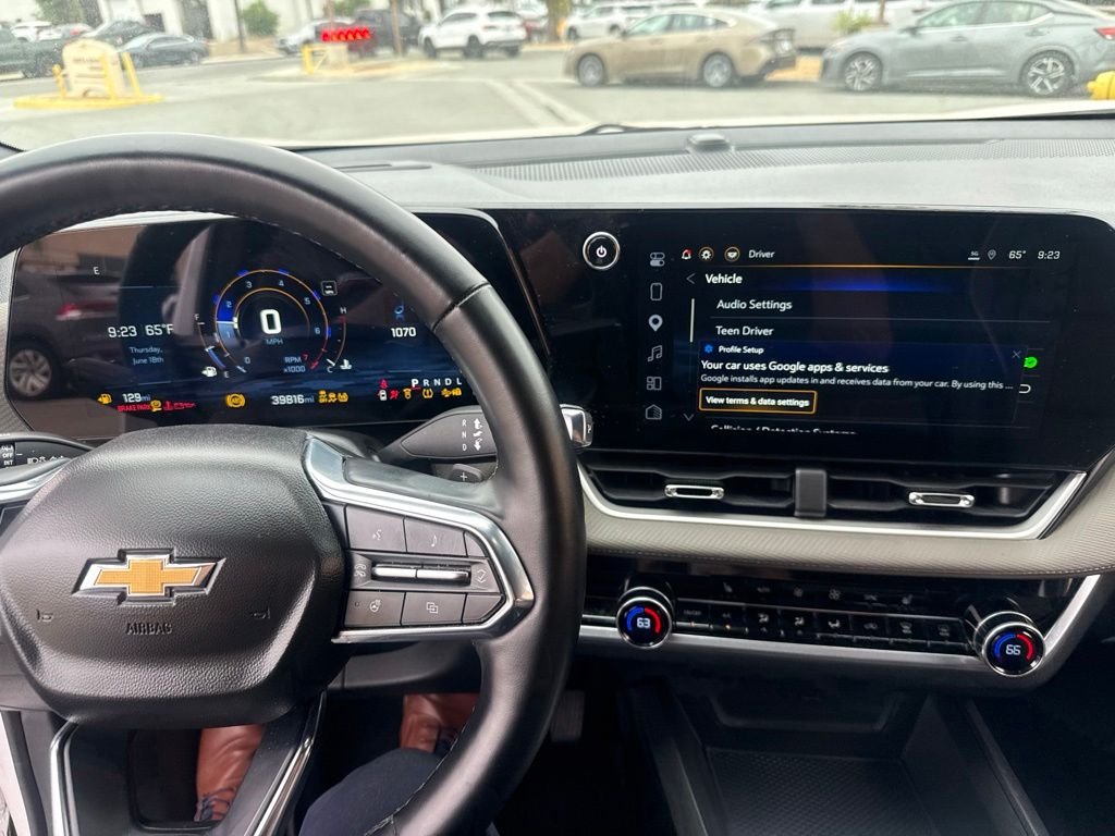 Used 2025 White Chevrolet LT image 23