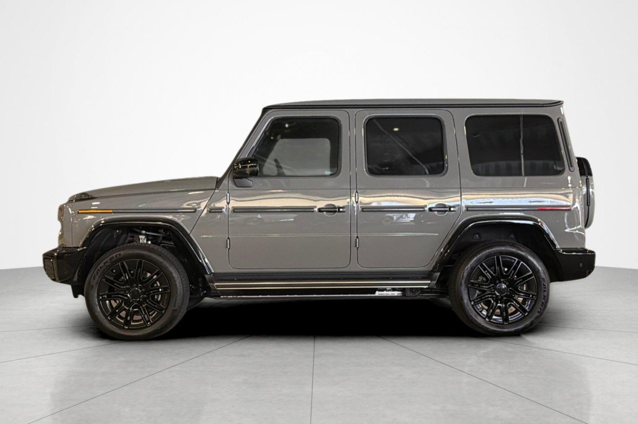New 2027 MANUFAKTUR Arabian Grey Non- Metallic Mercedes-Benz G 580e SUV image 2