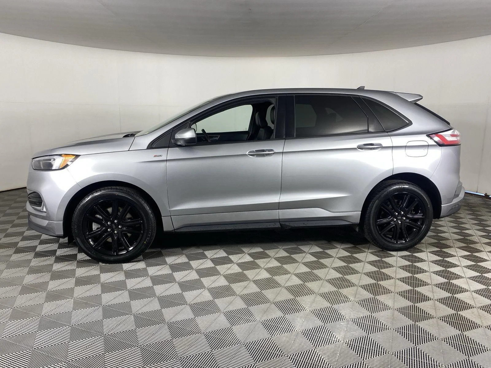 Used 2023 Iconic Silver Ford ST-Line image 14