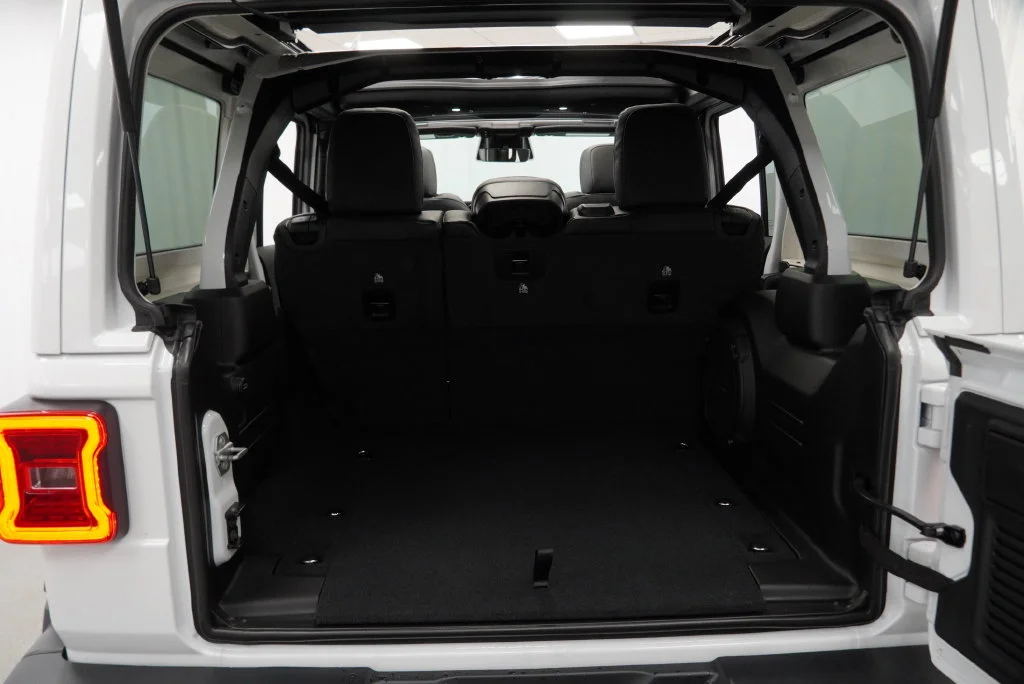 New 2027 Bright White Clear-Coat Paint Jeep Sahara image 32