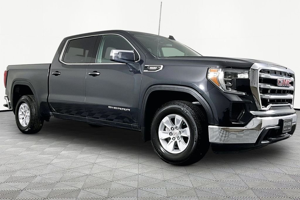 Used 2020 Black GMC SLE image 3