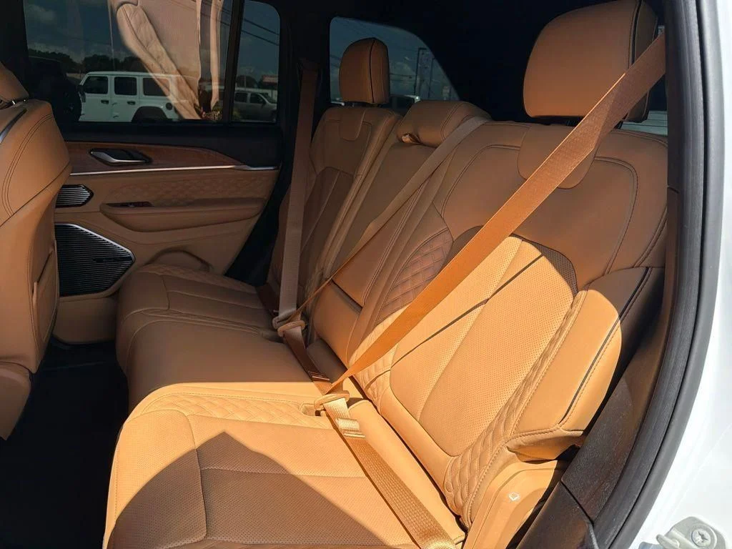 Used 2024 White Jeep Summit Reserve image 16