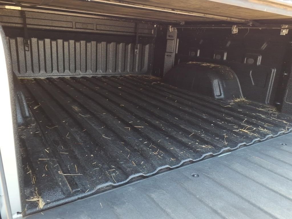 Used 2020 Quicksilver Metallic GMC SLE image 24