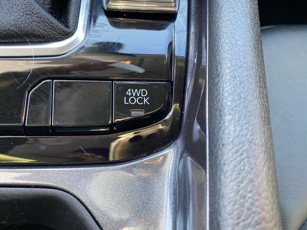 Used 2022 Bright White Clearcoat Jeep Latitude image 13