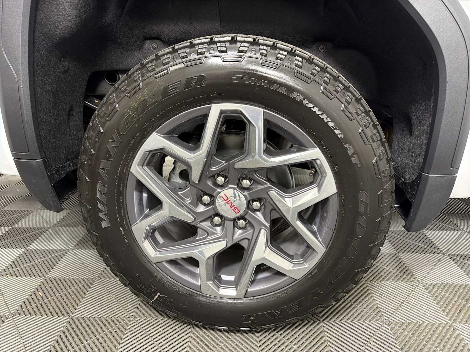 2026 GMC Sierra 1500 SLT - Photo 15