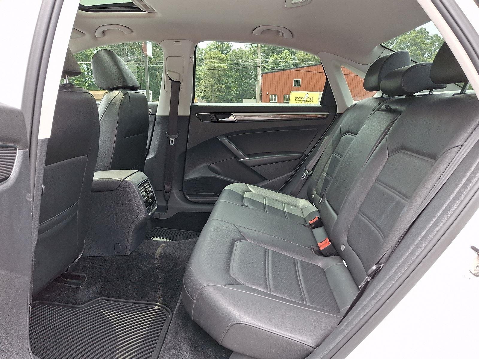 Used 2017 Pure White Volkswagen 1.8T SE w/Technology image 10