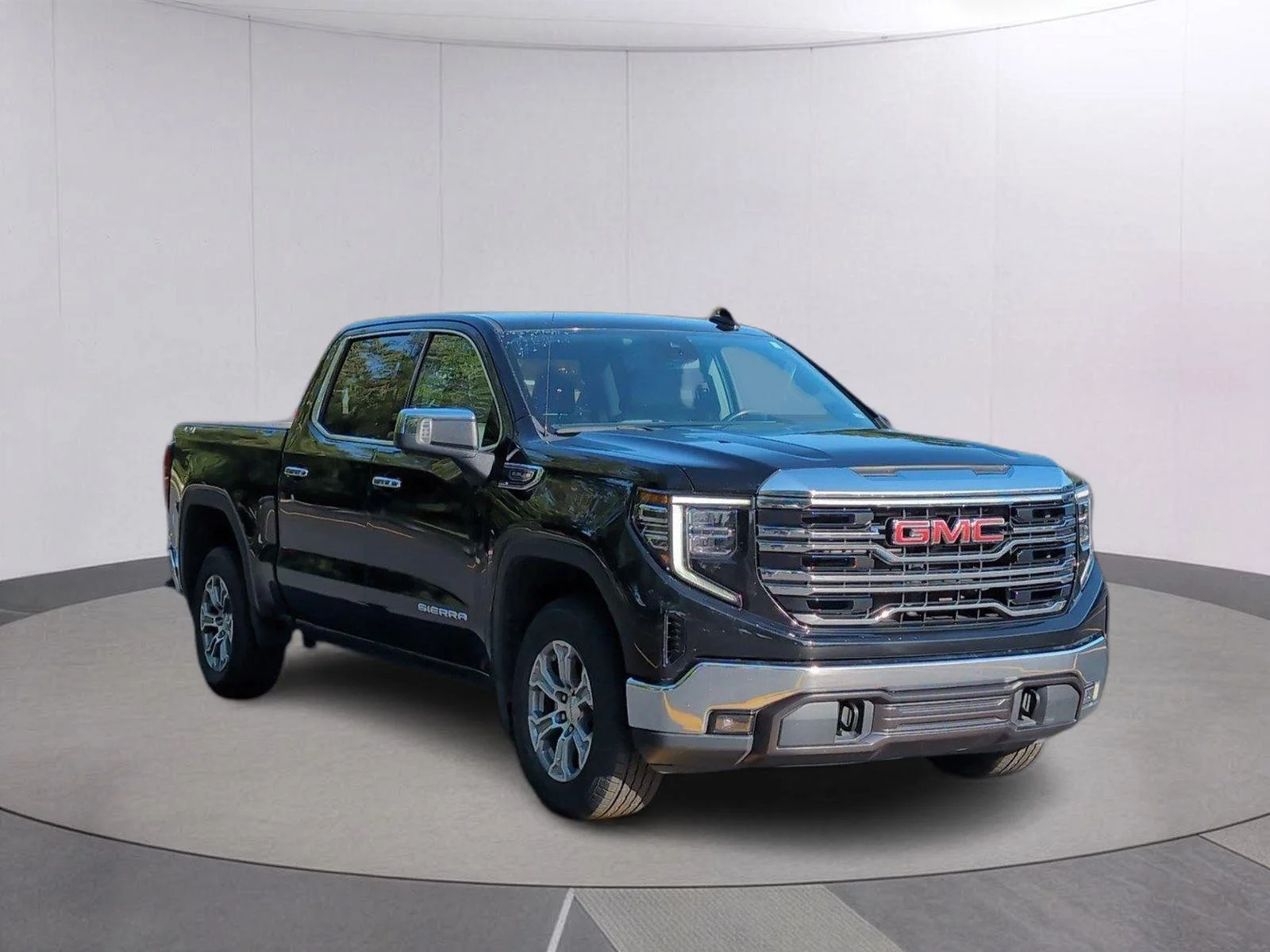 Used 2024 Onyx Black GMC SLT image 8