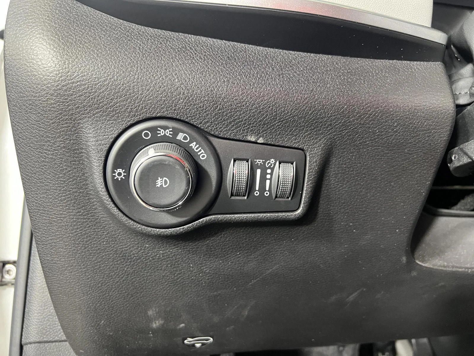 Used 2024 White Jeep Limited image 18