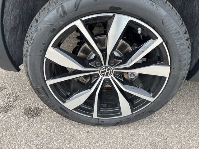 New 2026 Deep Black Volkswagen 2.0T SEL Premium R-Line image 3