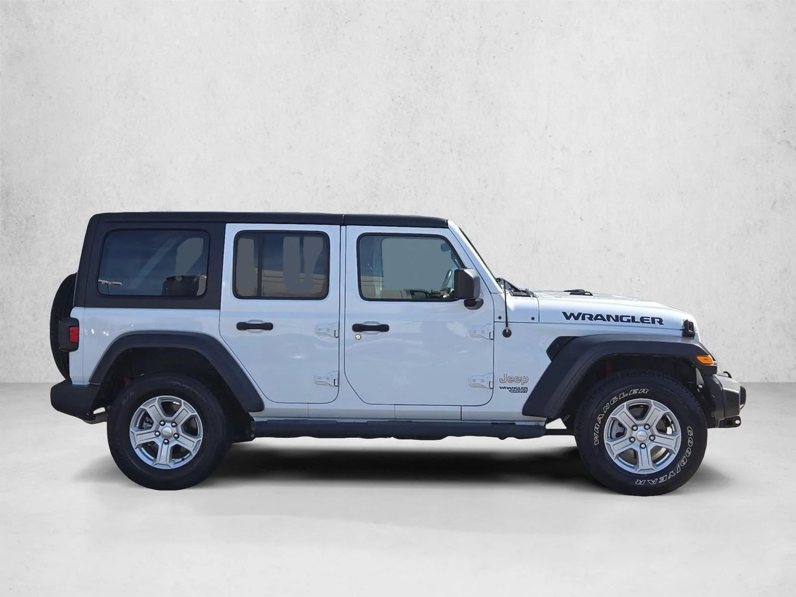Used 2020 Bright White Clearcoat Jeep Sport S image 4