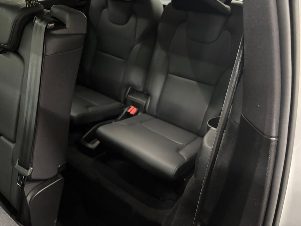 Certified Used 2023 Silver Volvo B6 Plus 7-Seater image 15