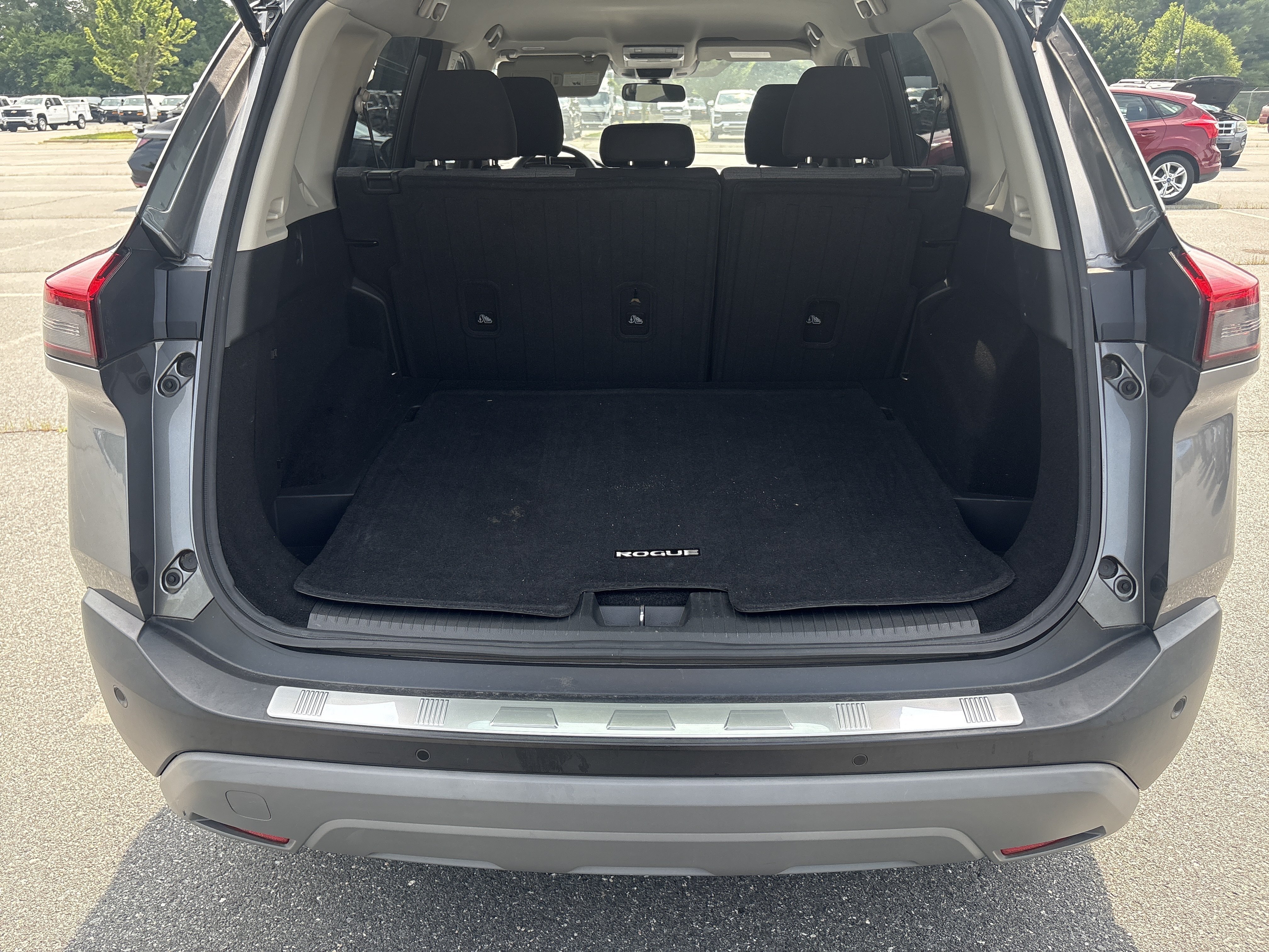 Used 2021 Gun Metallic Nissan SV image 23