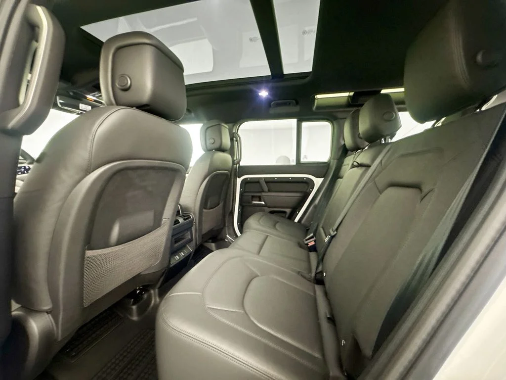New 2026 Fuji White Land Rover X-Dynamic SE image 24