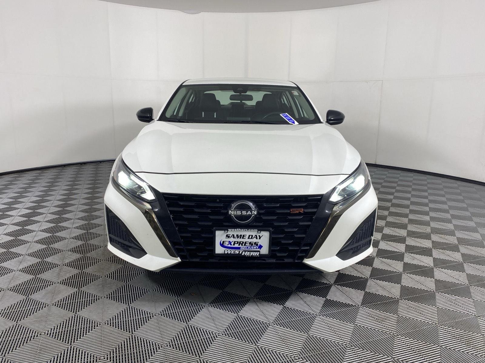 Used 2024 Pearl White Tricoat Nissan 2.5 SR image 2