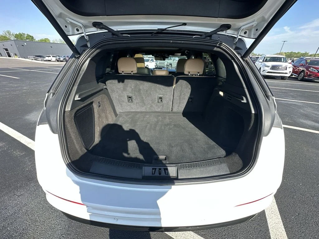 Used 2023 White Lincoln Reserve image 24