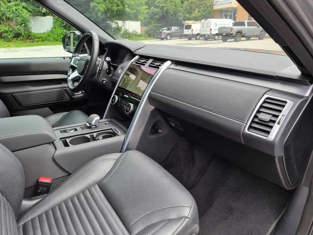 Used 2022 Gray Land Rover S R-Dynamic image 32