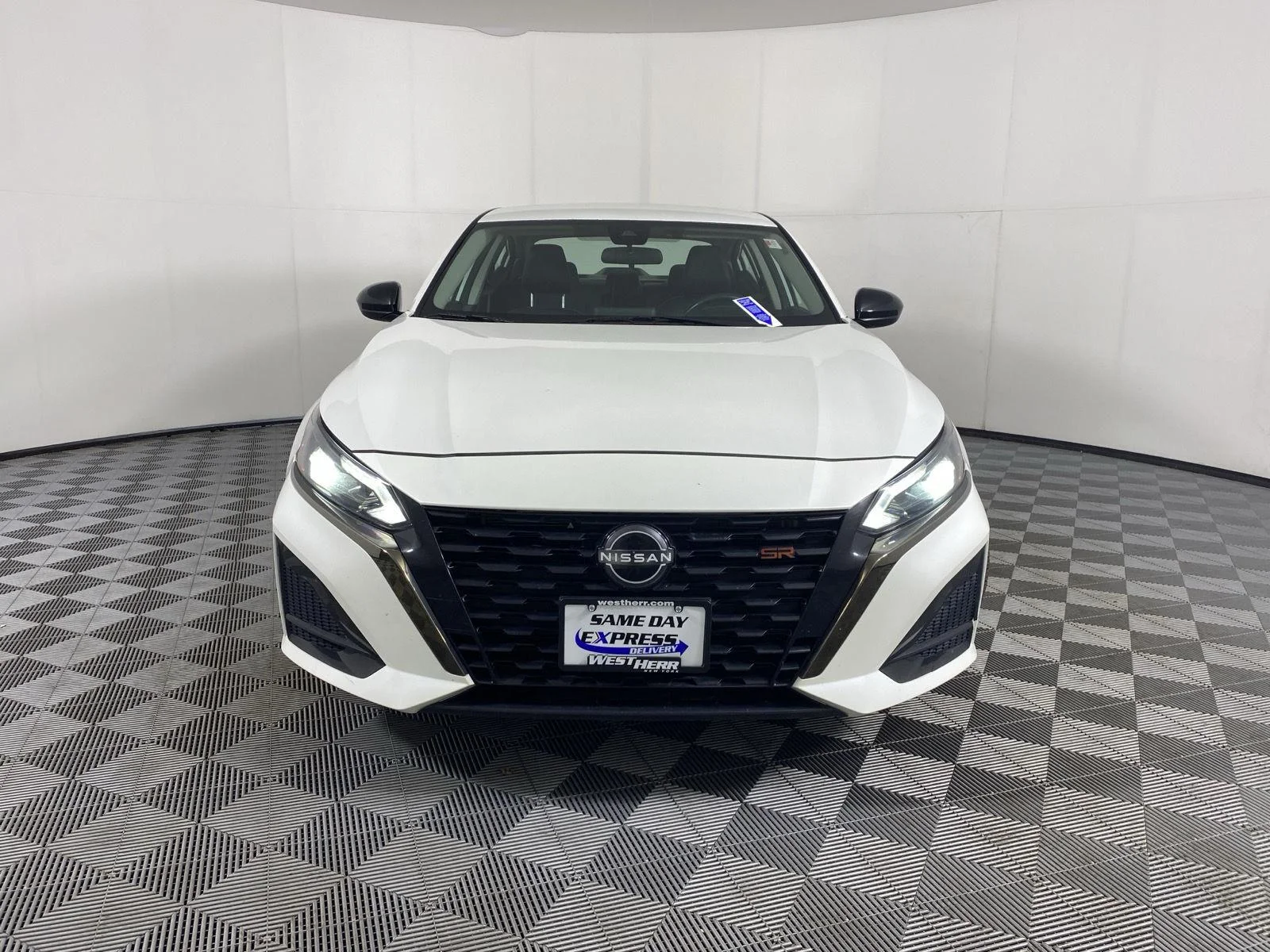 Used 2024 Pearl White Tricoat Nissan 2.5 SR image 2