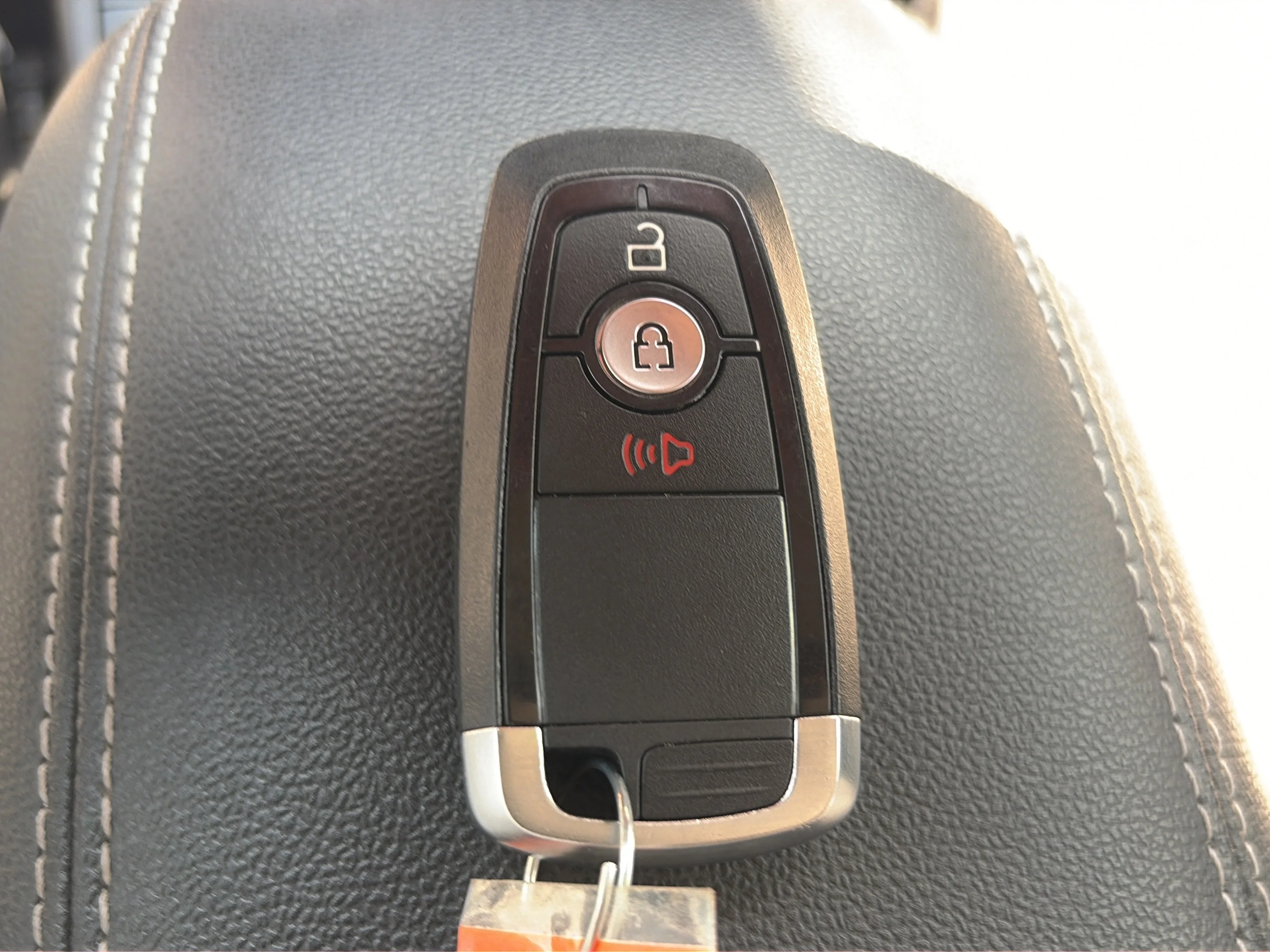 Used 2020 Green Metallic Ford SE image 28