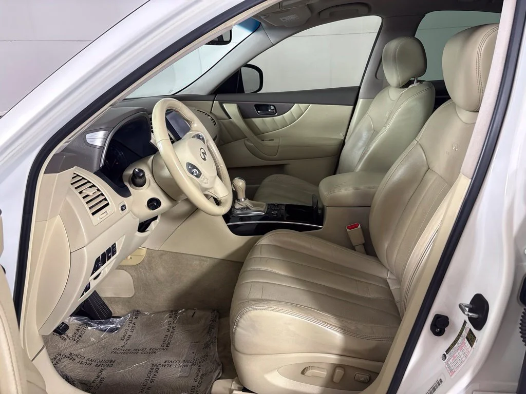 Used 2014 White INFINITI Base image 26