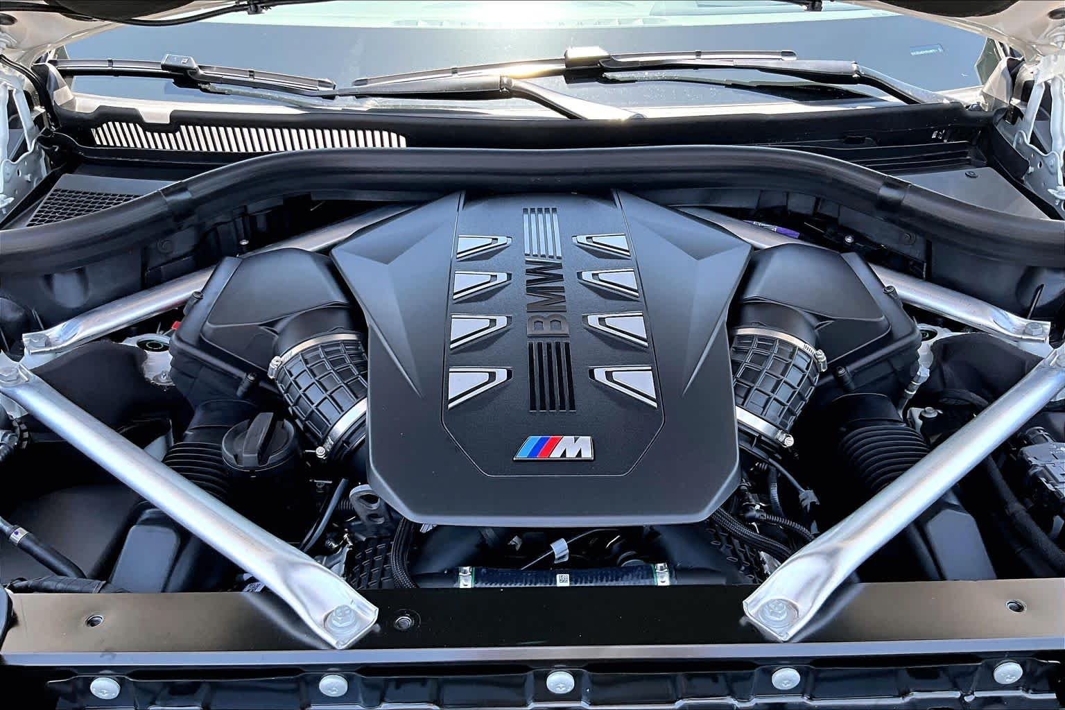 New 2027 Alpine White BMW M60i image 15