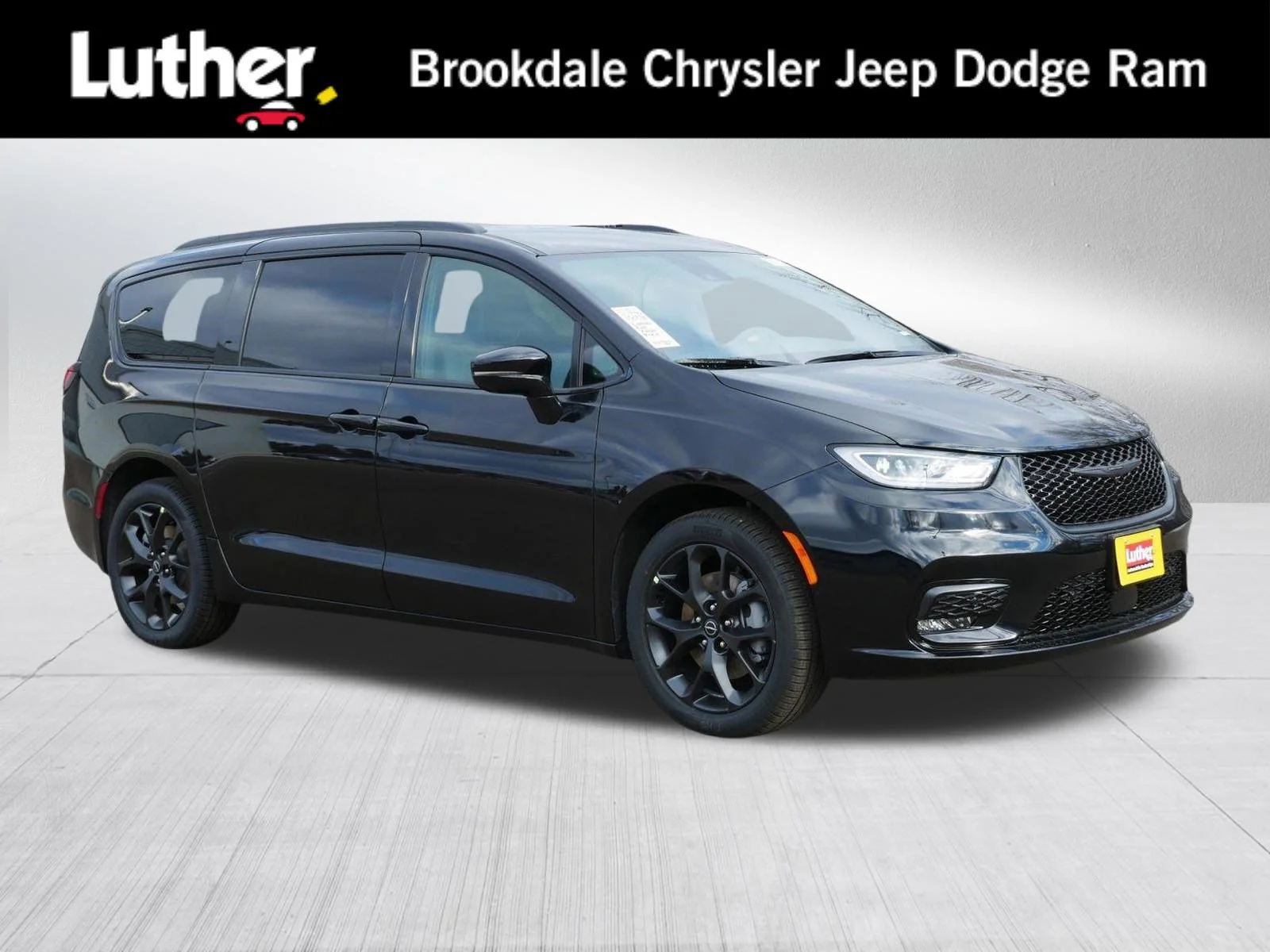 2026 Chrysler Pacifica Select AWD's photo