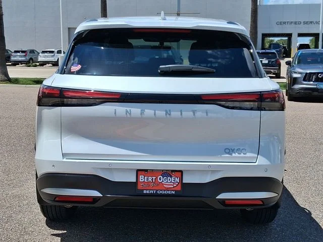 New 2027 RADIANT WHITE INFINITI Pure FWD image 5