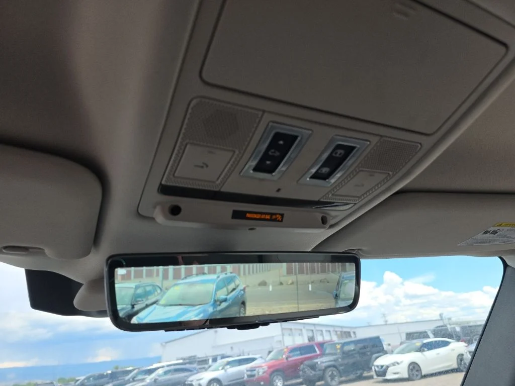 Used 2020 Green Land Rover HSE image 17