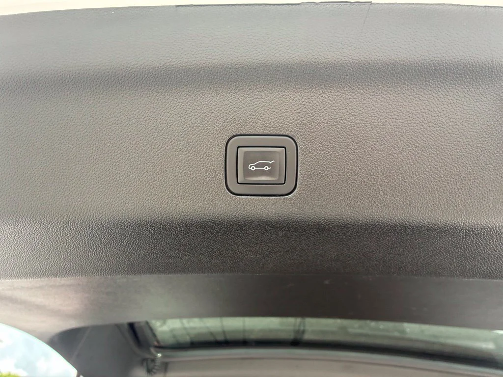 Used 2025 Summit White Chevrolet LT image 189