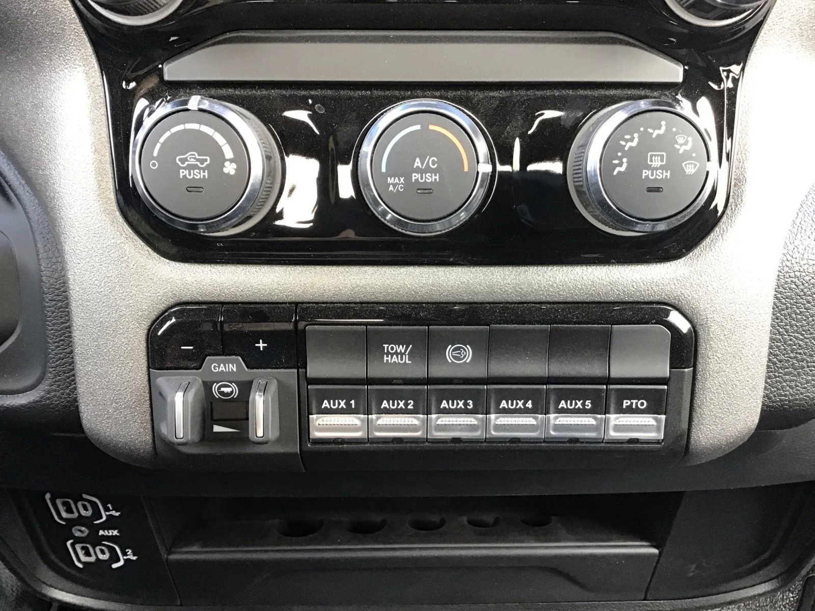 2026 RAM 3500 Chassis Tradesman - Photo 16