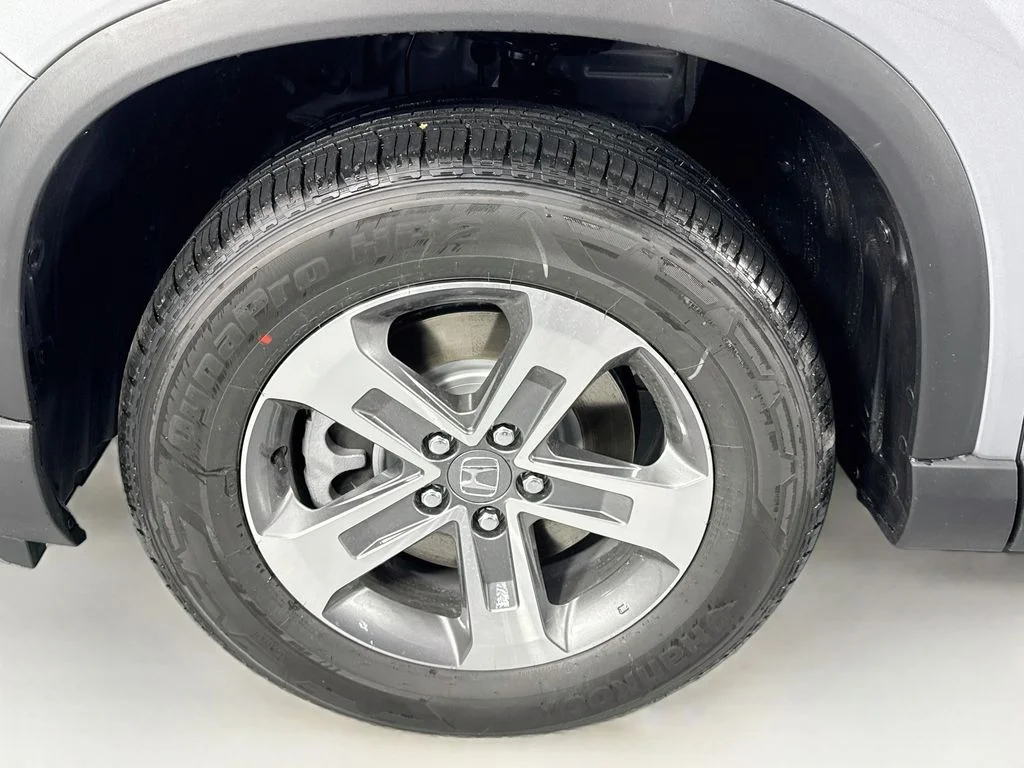 Certified Used 2025 Lunar Silver Metallic Honda EX-L image 43