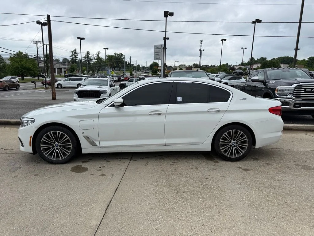 Used 2018 White BMW 530e iPerformance image 9