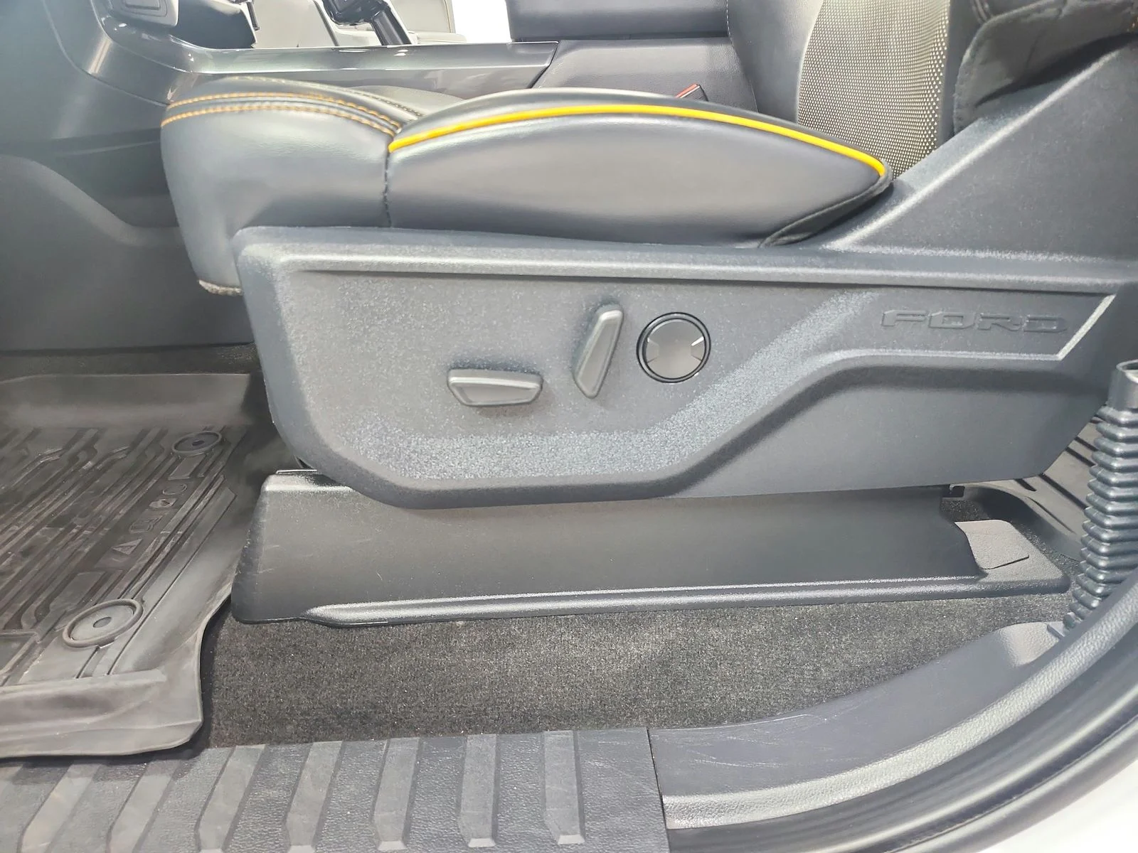 Used 2022 Oxford White Ford Tremor image 21