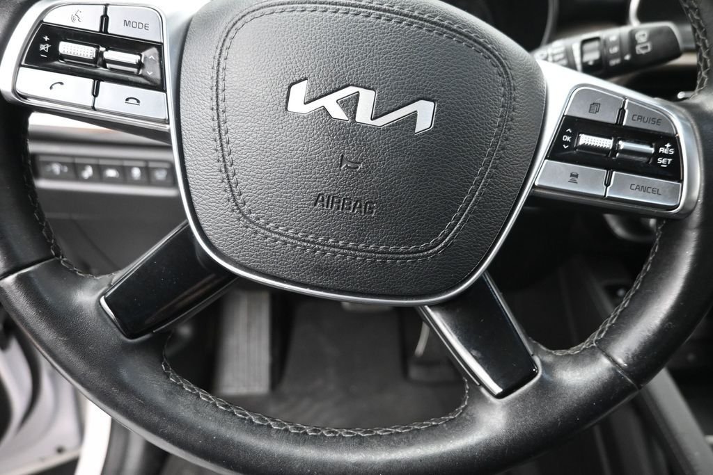 Used 2022 White Kia SX image 17