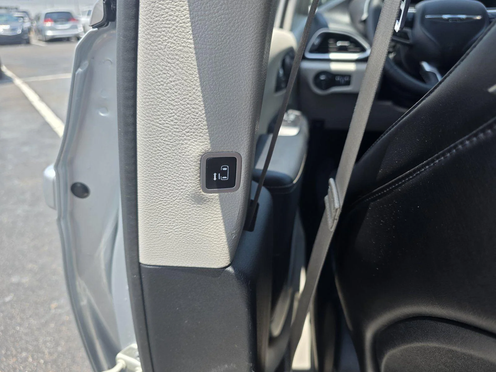 Used 2024 Silver Mist Clearcoat Chrysler Touring L image 32