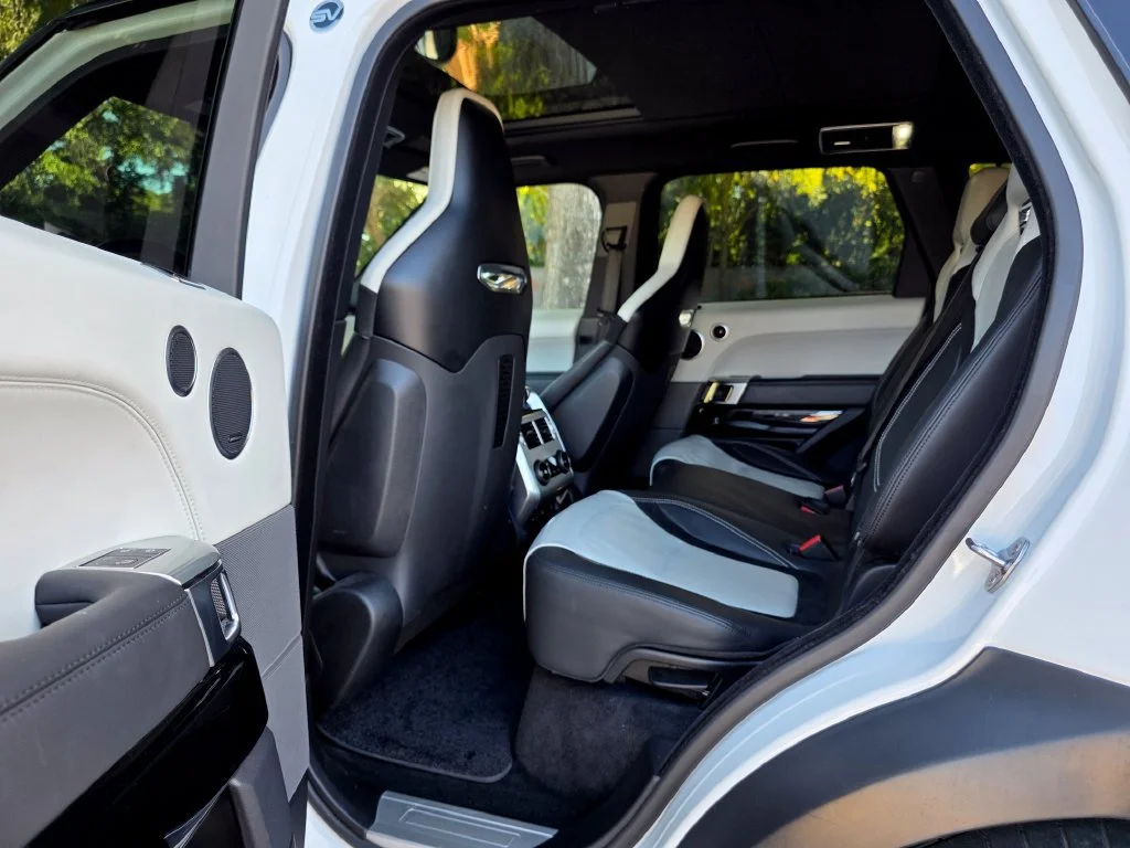 Used 2018 White Land Rover SVR image 31