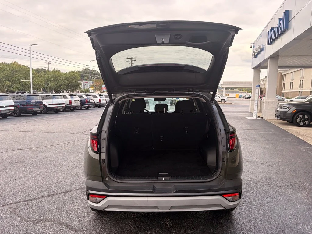 Used 2025 Green Hyundai SEL image 8