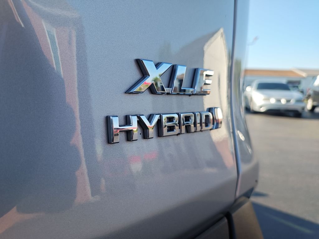 Used 2021 Silver Toyota XLE image 26