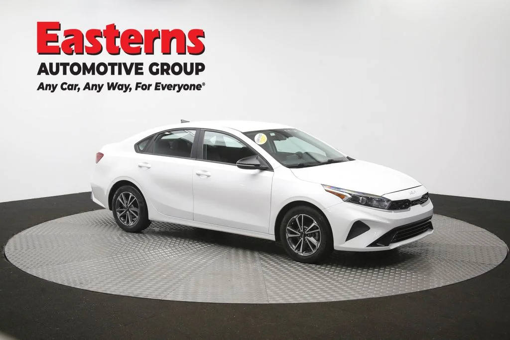 Used 2022 White Kia LXS image 47