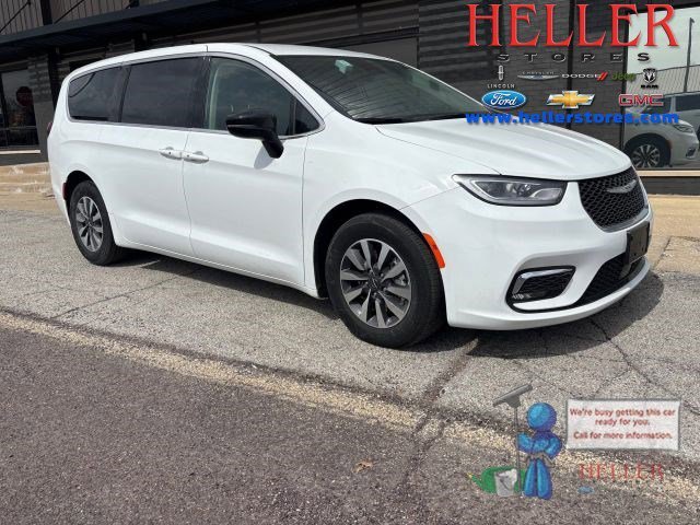 2024 Chrysler Pacifica PHEV Select