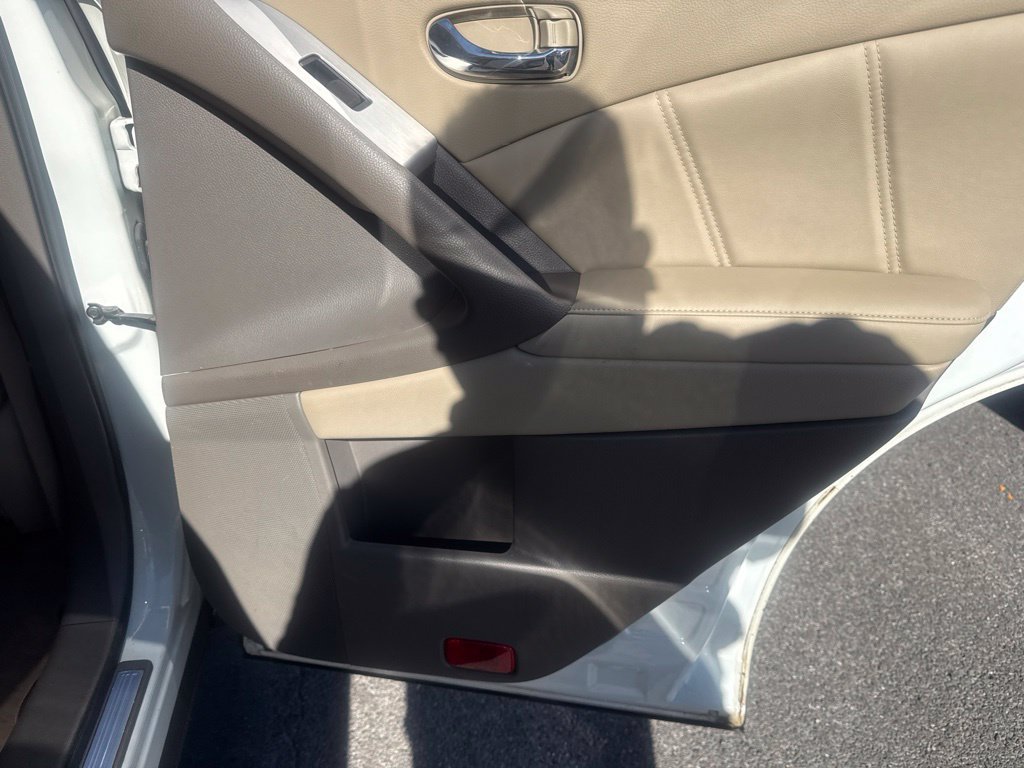 Used 2012 White Nissan SL image 21