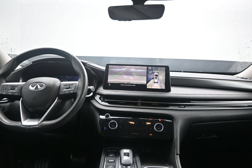 Certified Used 2023 White INFINITI LUXE image 20