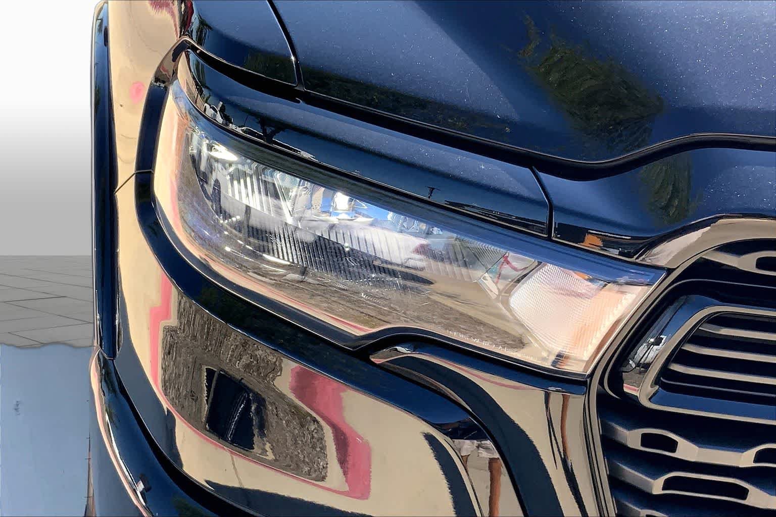 New 2026 Diamond Black Crystal Pearl-Coat Exterior Paint RAM Lone Star image 13