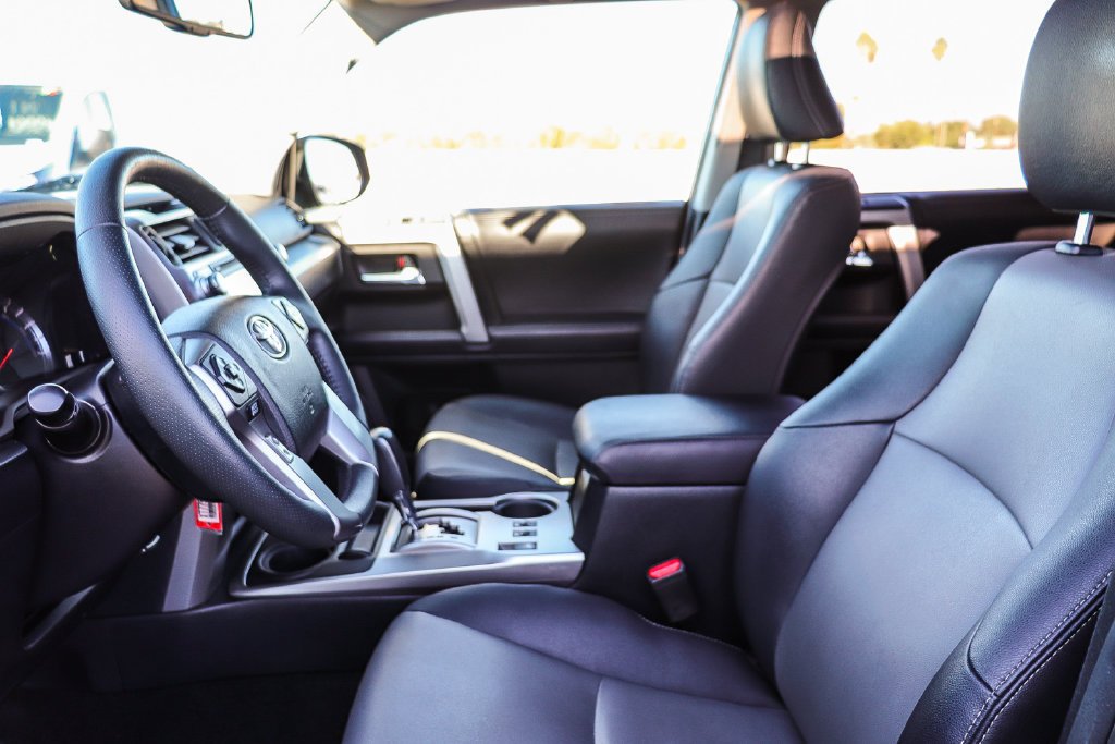 Used 2019 Nautical Blue Metallic Toyota SR5 Premium image 21