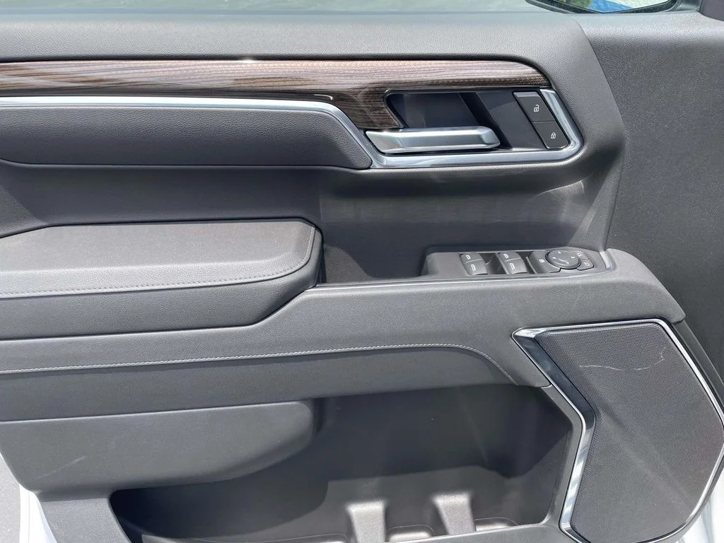 New 2026 Summit White Chevrolet LT image 17