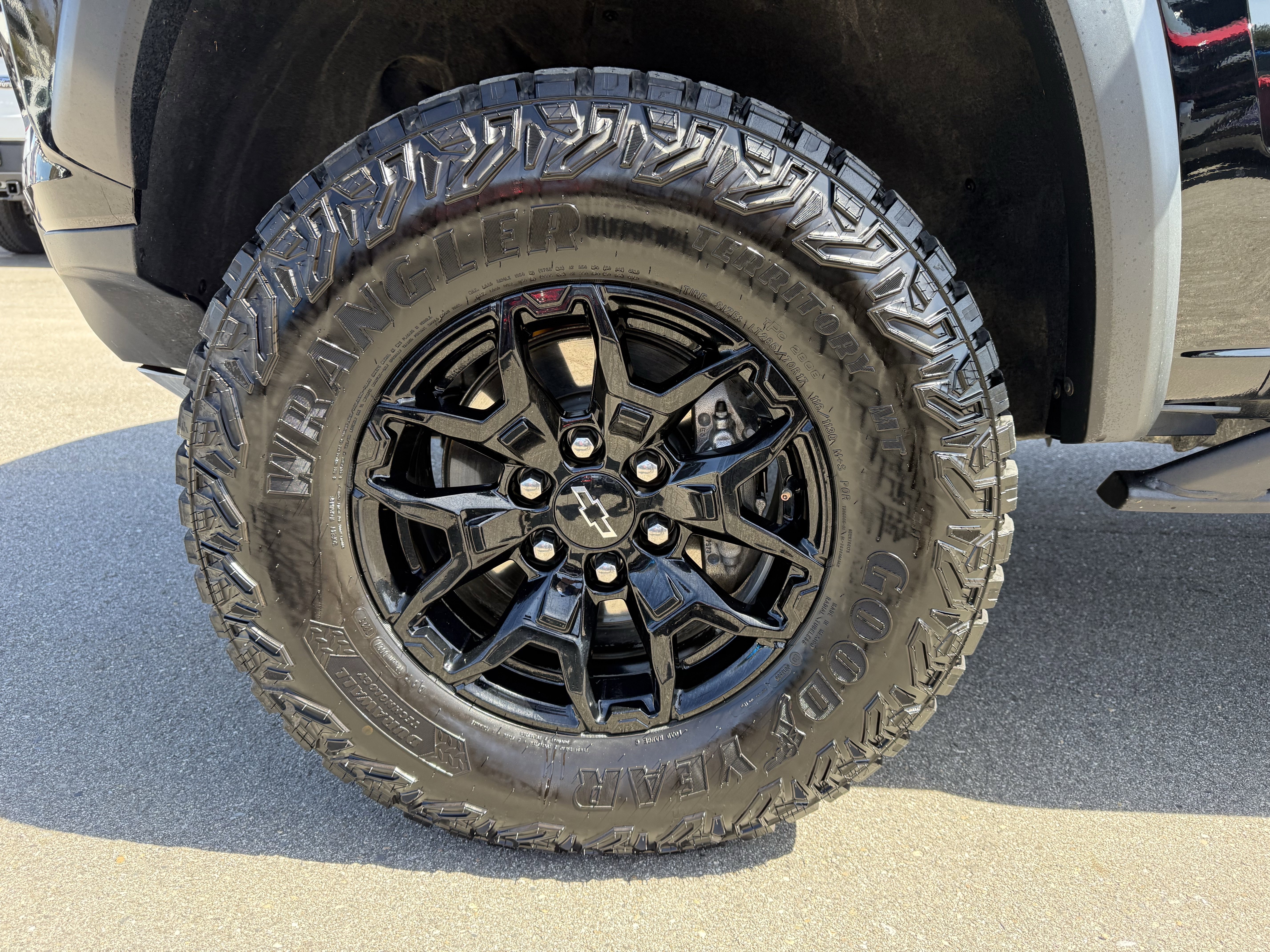 Used 2025 Black Chevrolet 4WD ZR2 image 15