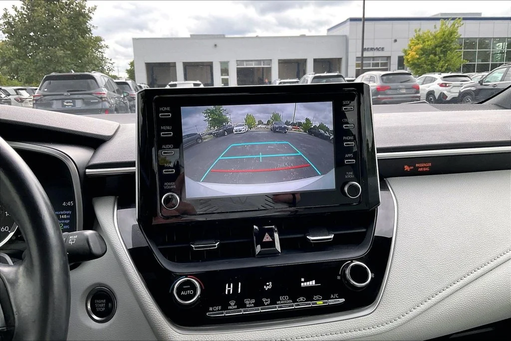 Used 2019 White Toyota SE image 24