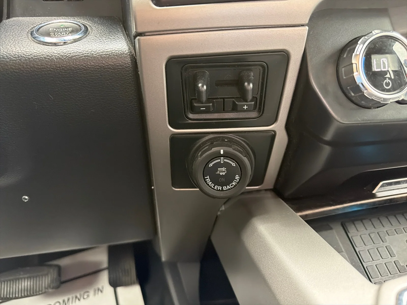 Used 2022 Iconic Silver Metallic Ford LARIAT image 22